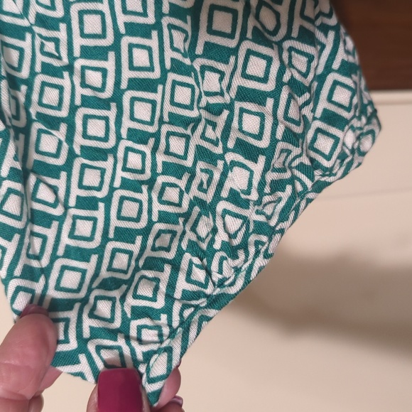 Old Navy wraparound tie dress in green and white, size XXL. - Picture 3 of 8